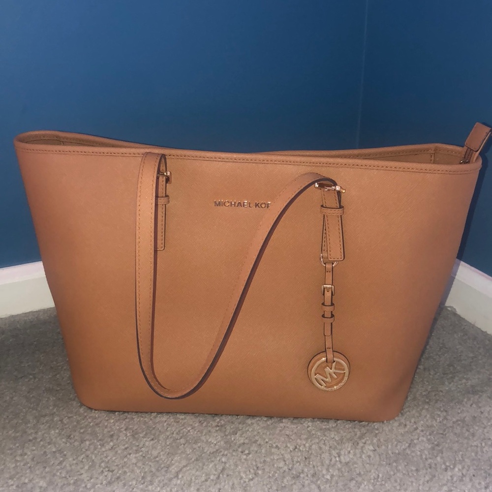Michael Kors Medium Carryall Tote in Acorn